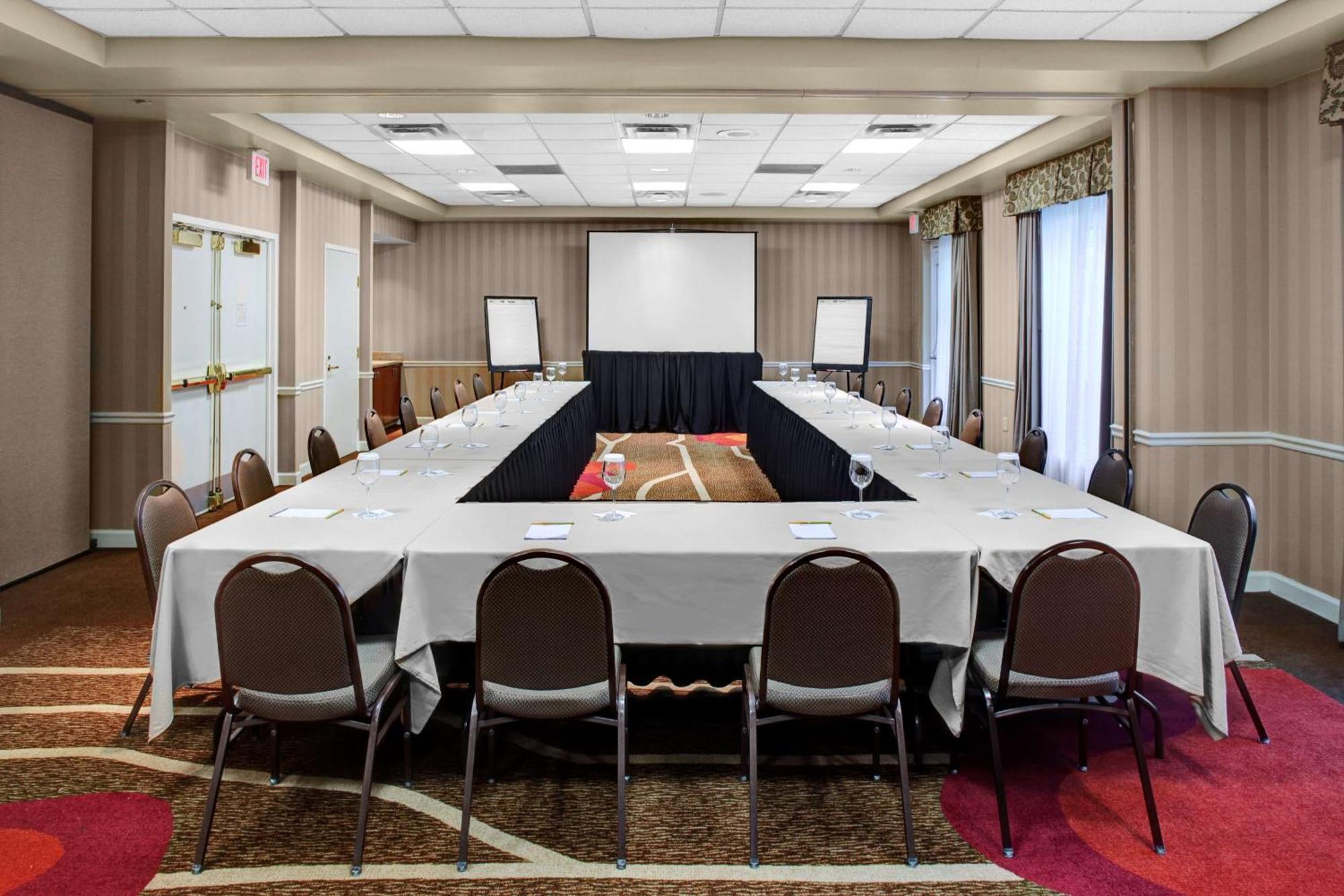 Hilton Garden Inn Atlanta North/אלפרטה מראה חיצוני תמונה