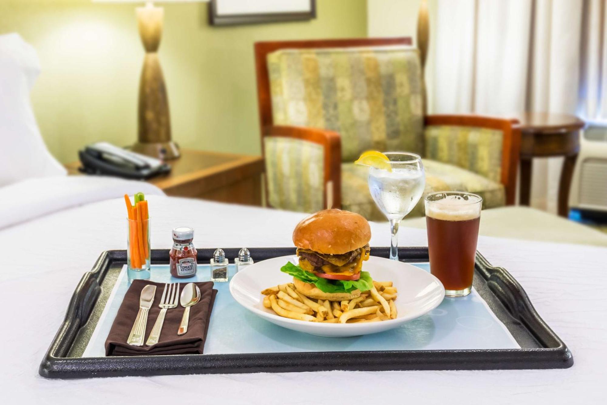 Hilton Garden Inn Atlanta North/אלפרטה מראה חיצוני תמונה