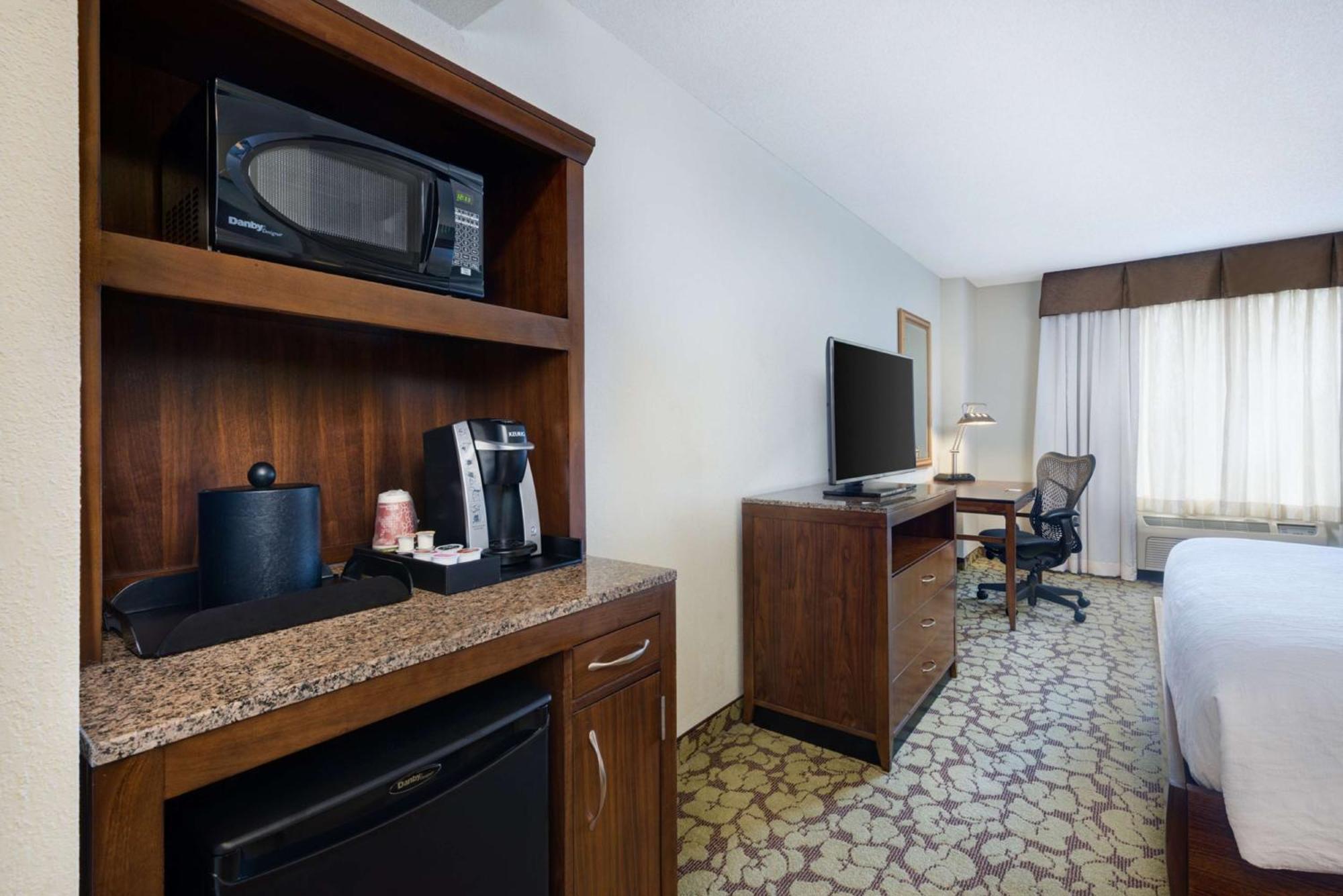 Hilton Garden Inn Atlanta North/אלפרטה מראה חיצוני תמונה