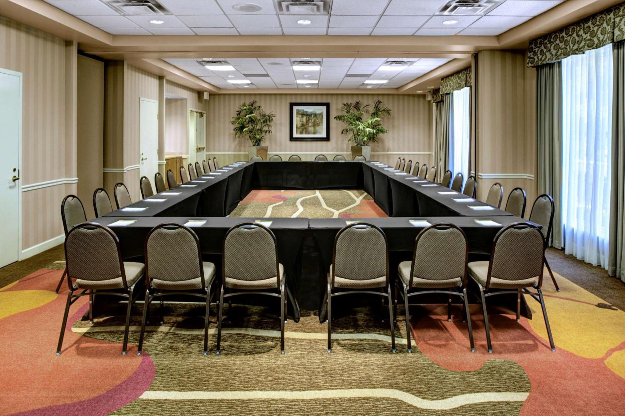 Hilton Garden Inn Atlanta North/אלפרטה מראה חיצוני תמונה