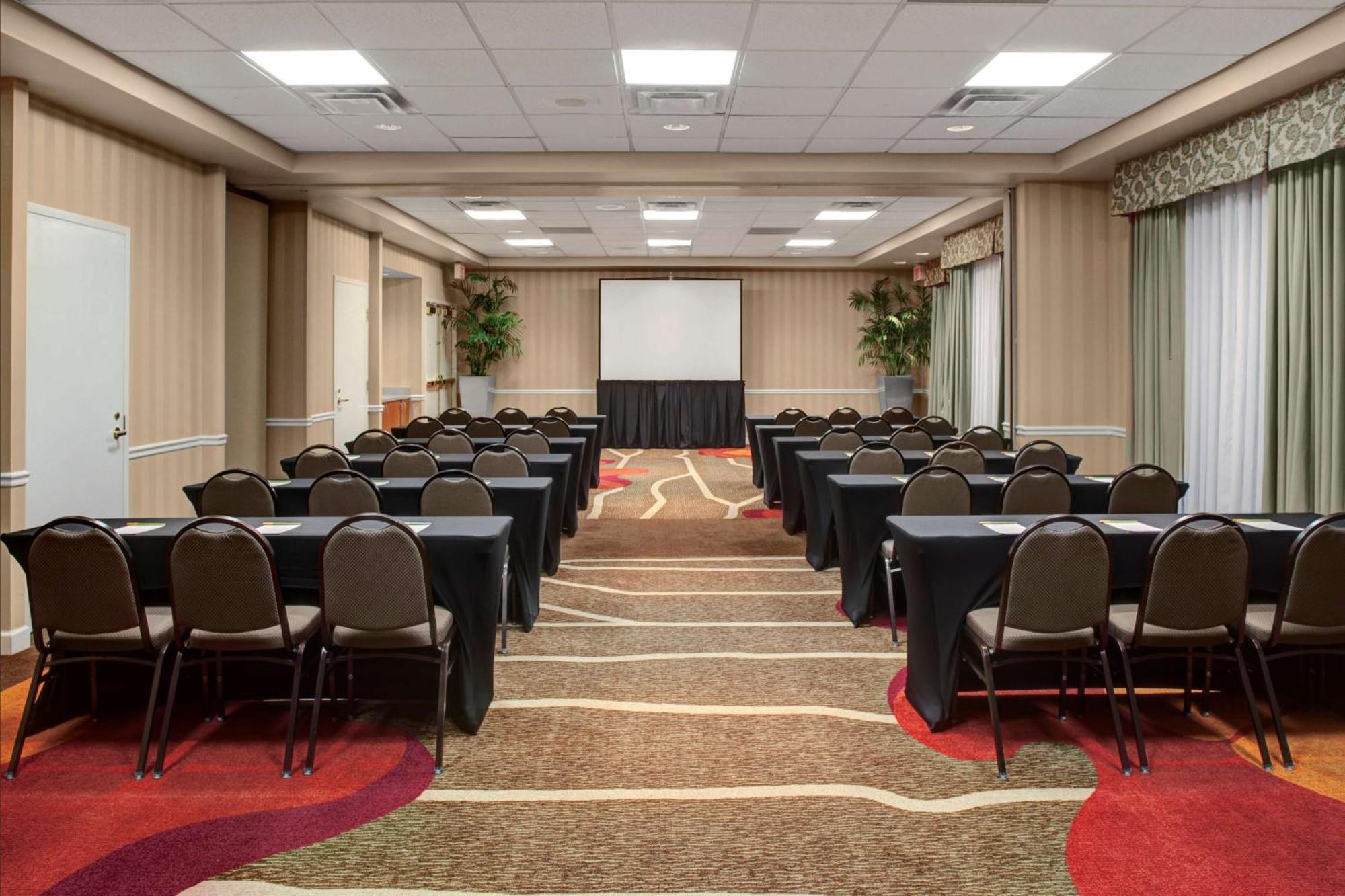 Hilton Garden Inn Atlanta North/אלפרטה מראה חיצוני תמונה