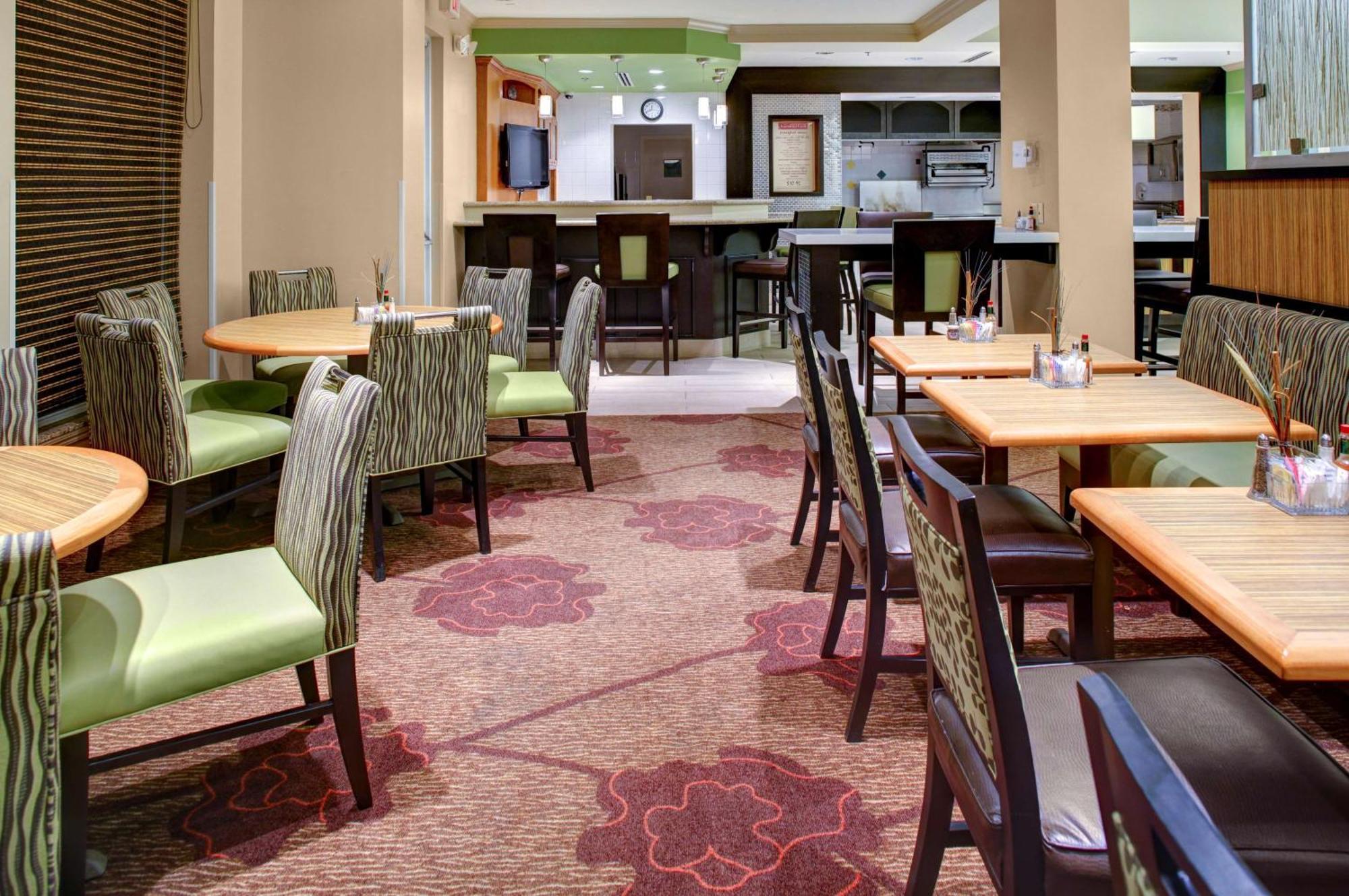 Hilton Garden Inn Atlanta North/אלפרטה מראה חיצוני תמונה